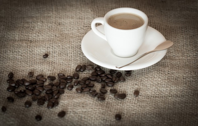 Espresso Tasse und Kaffeebohnen