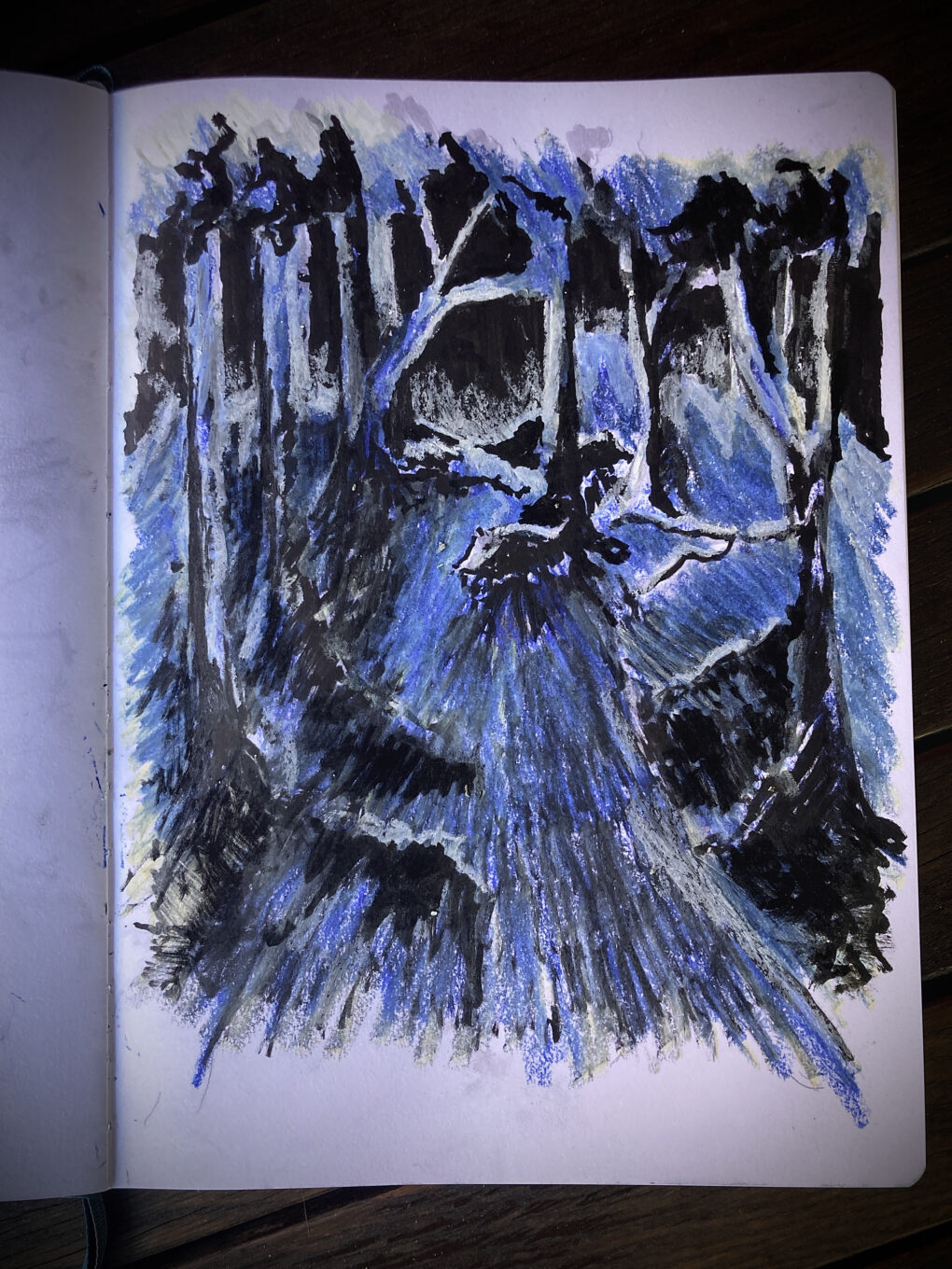 Nachts im dunklen Wald - Zeichnung mit Tusche und Ölpastellkreiden von Martin Korzenski
